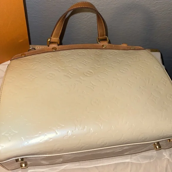 Authentic Louis Vuitton Vernis brea GM cream marshmallow tote everyday bag - Picture 8 of 15